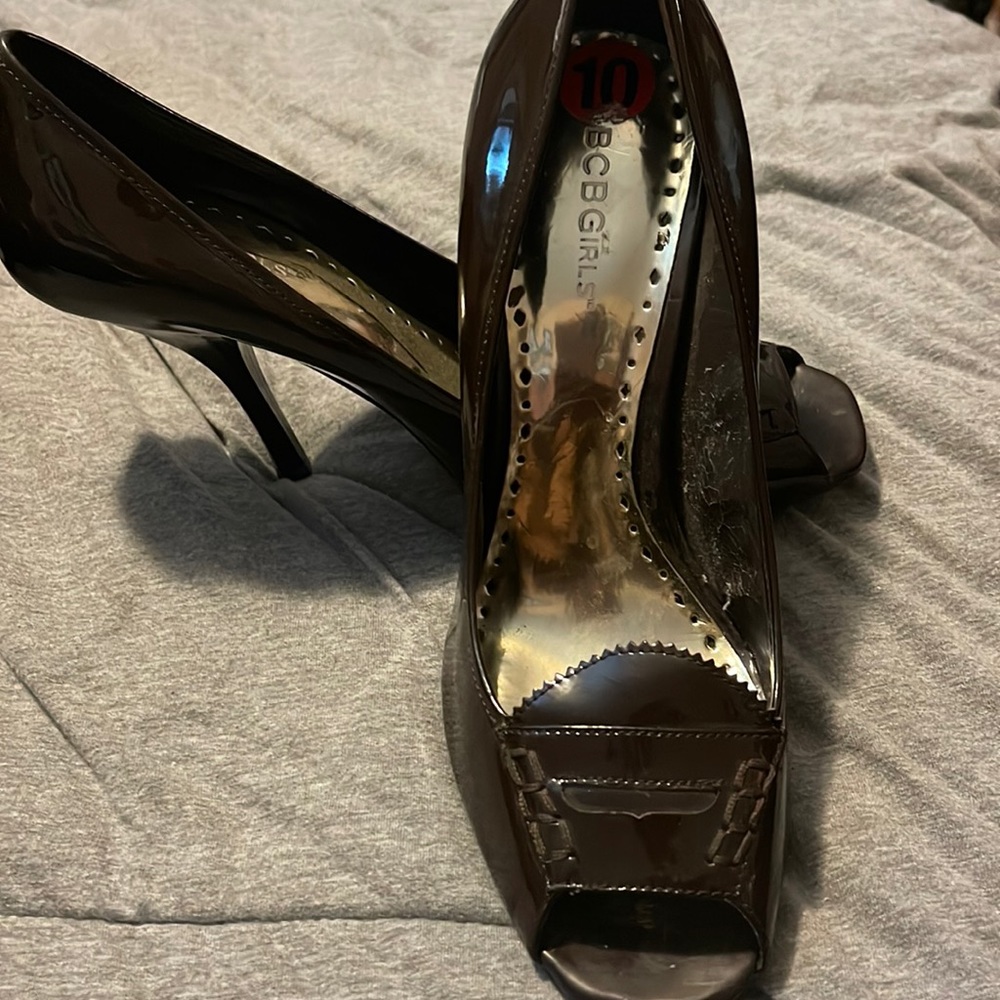 Used BCBG Chocolate brown pat-leather open-open toe